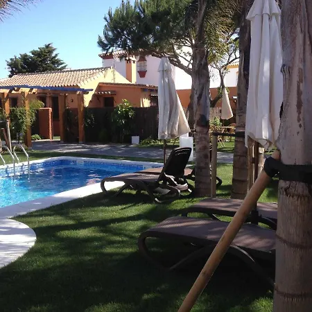 Casa Familiar Cerca De La Playa Con Piscina Compartida Habitación en casa particular
