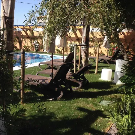 Casa Familiar Cerca De La Playa Con Piscina Compartida Habitación en casa particular Cádiz